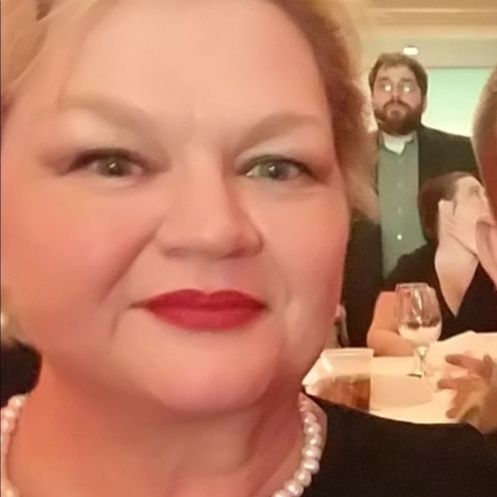 Meet your Posher, Laurie